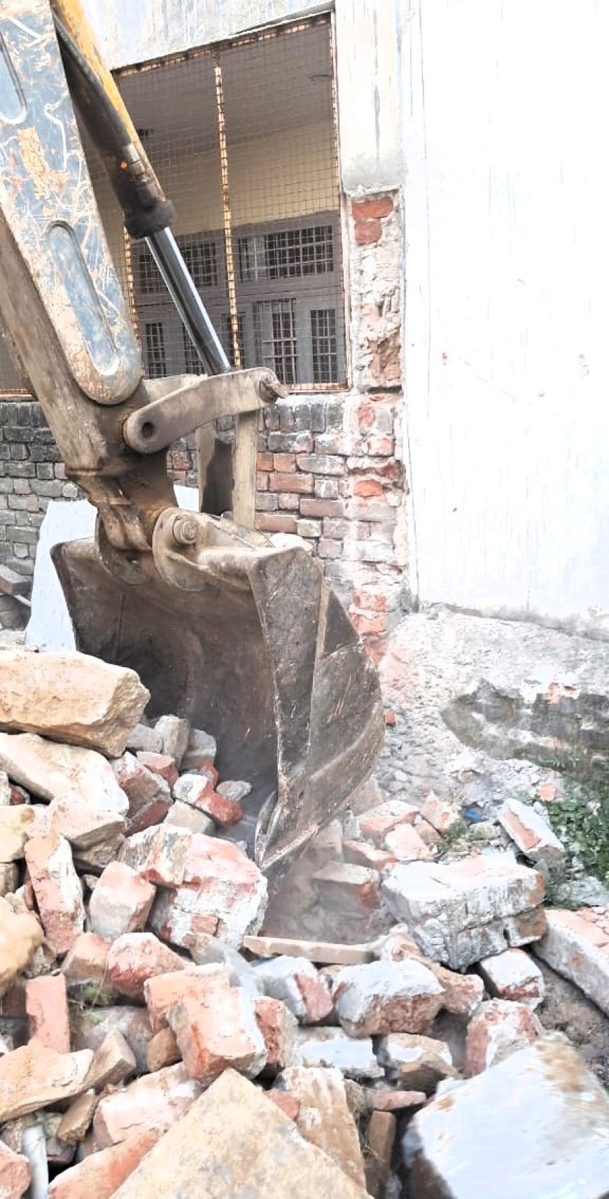 गोगामेडी हत्याकांड के शूटर रोहित राठौड की अवैध संपत्ति पर चला बुलडोजर!