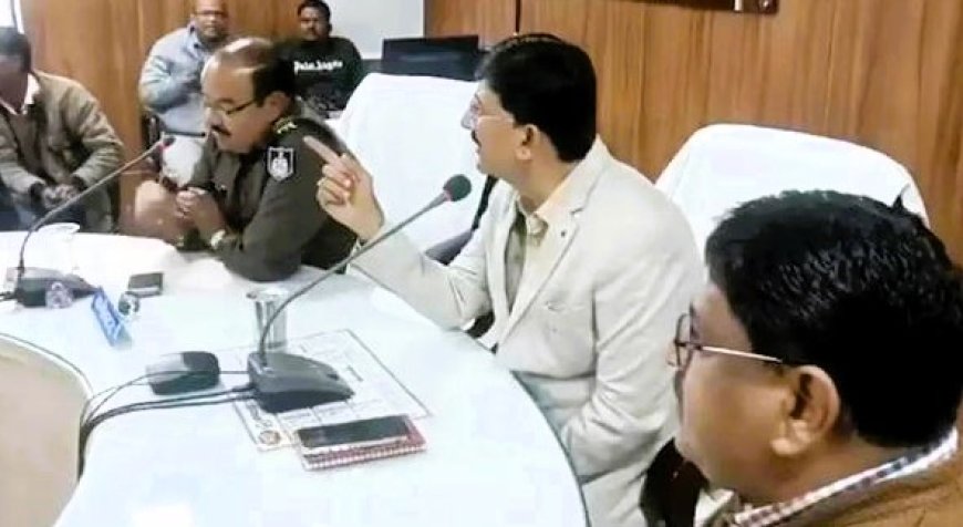 'क्या औकात है तुम्हारी': IAS अधिकारियों का वीडियो वायरल!